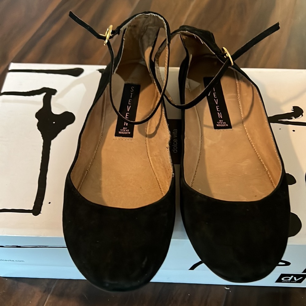 STEVEN by Steve Madden suede black flats size 7